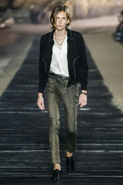 Look 25